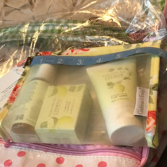 Bundle of Travel Toiletry Bag w Beautiful Bag of Bath Products NWT! Barbiecore🥰 - Picture 12 of 12